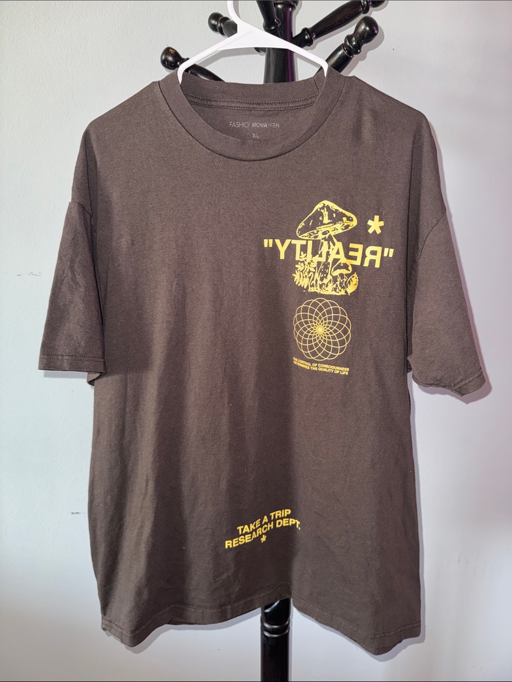 Fashion Nova Brown Short-Sleeve Tee with Yellow Graphic 32.T